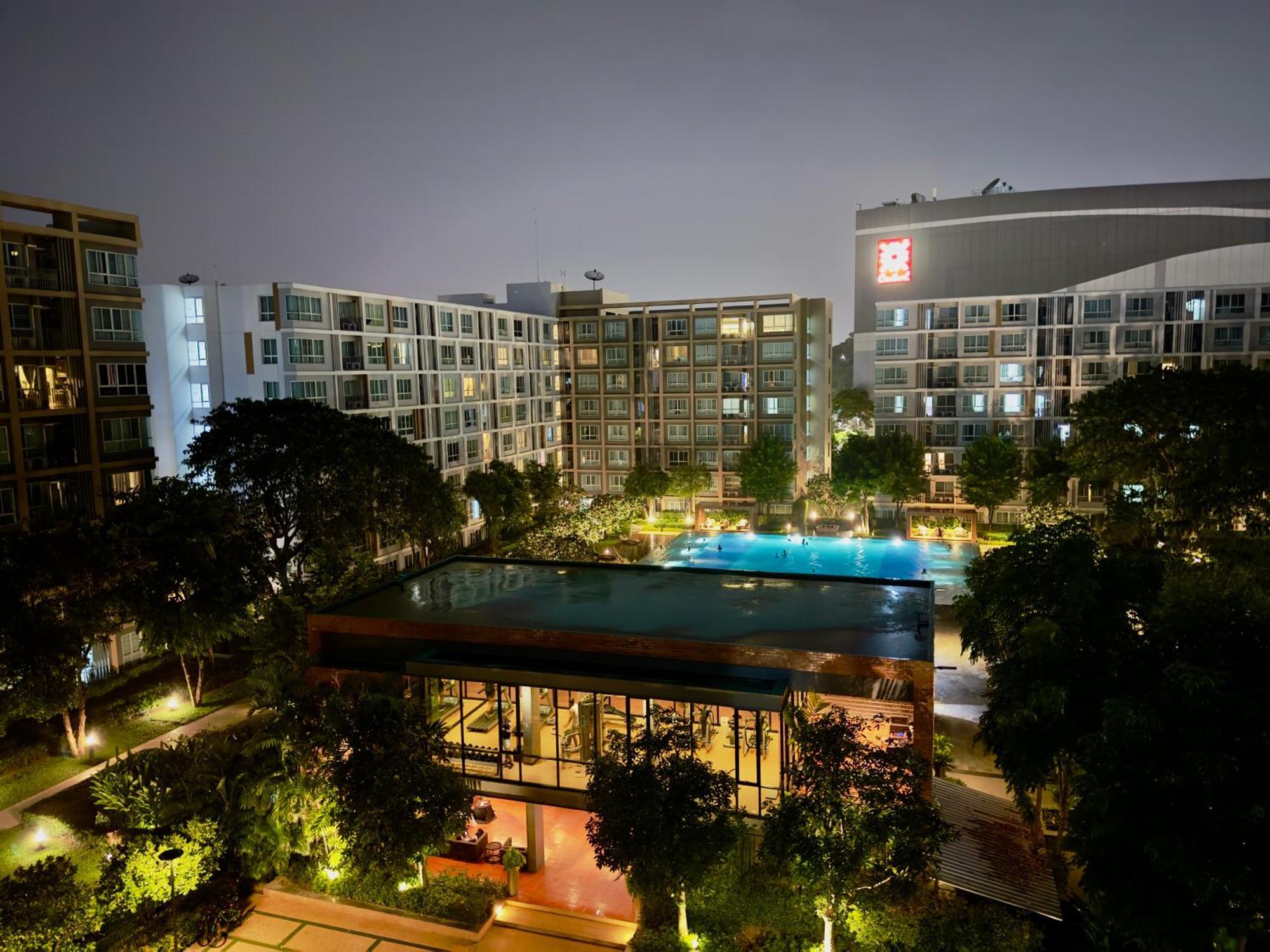 อพาร์ทเม้น Dcondo Is Next To The Mall2 เชียงใหม่